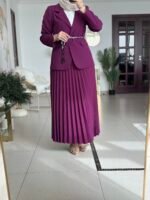 طقم بليزر وتنورة كسرات